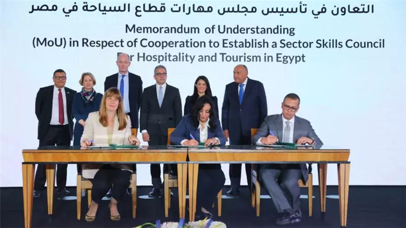 تعاون مثمر في مجال الهيدروجين الأخضر.. اتفاقية بين مصر والبنك الأوروبي لتنفيذ مترو الإسكندرية