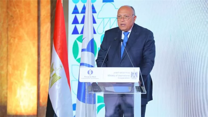 شكري نسعى لترجمة التعاون بين مصر والبنك الأوروبي لإعادة الإعمار والتنمية لواقع عملي ملموس
