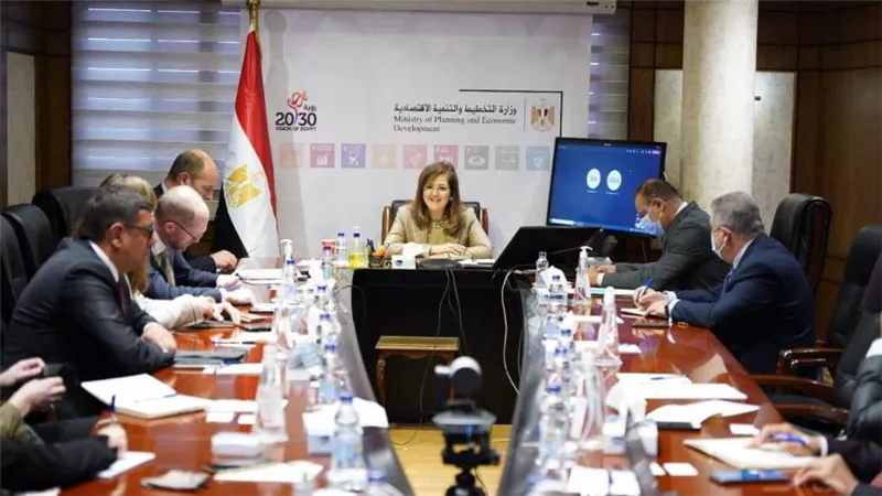 وفد من البنك الأوروبي لإعادة الإعمار والتنمية يبحث مع وزيرة التخطيط المشروعات الخضراء في مصر