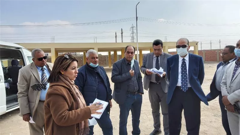 وفد من بنك الاستثمار القومي ووزيرة التخطيط يزور محافظة قنا
