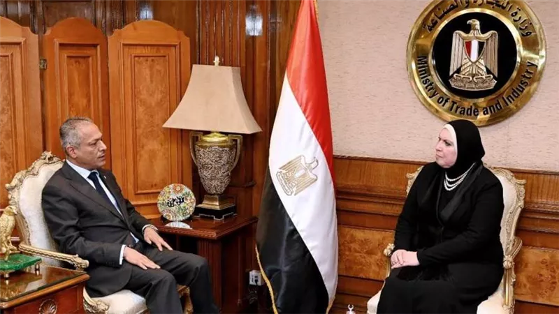 وزيرة التجارة تبحث سبل الاستفادة من برامج المؤسسة العربية لضمان الاستثمار وائتمان الصادرات