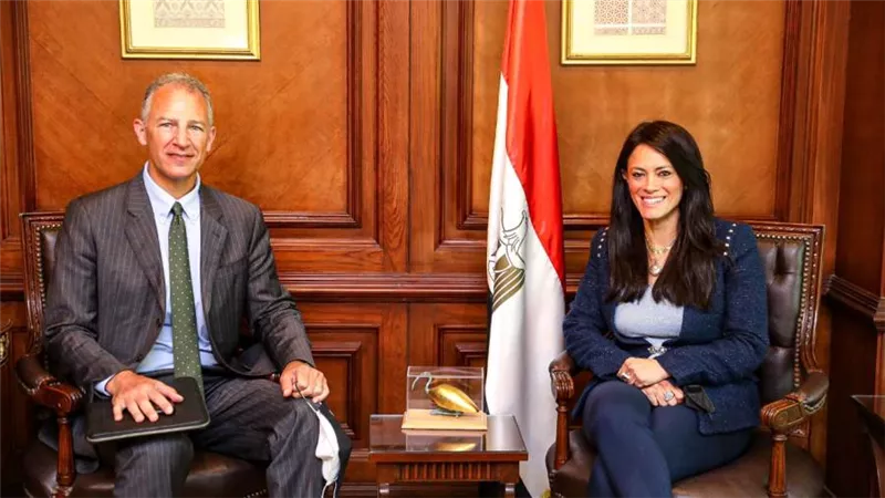رانيا المشاط وزيرة التعاون الدولي تلتقي السفير الأمريكي مع قرب انتهاء مهام عمله في مصر