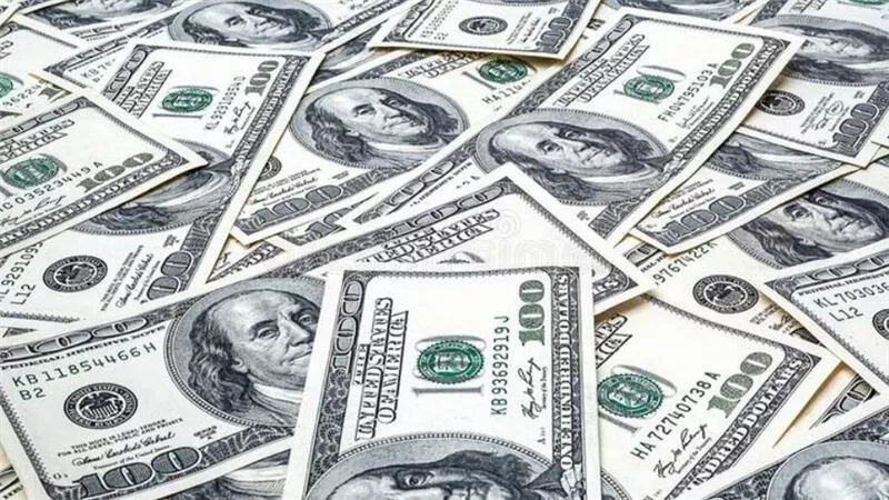 انتعاش الدولار مع استعداد بنك الاحتياطي الفيدرالي لتصعيد محاربة التضخم