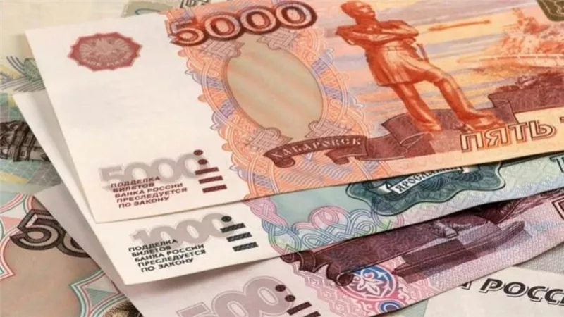 محللون: تقارير انتعاش الروبل الروسي مخالفة للواقع
