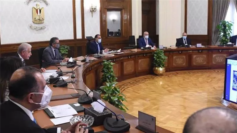 رئيس الوزراء يتابع جهود حل مشكلات المستثمرين المتعثرين بشرم الشيخ