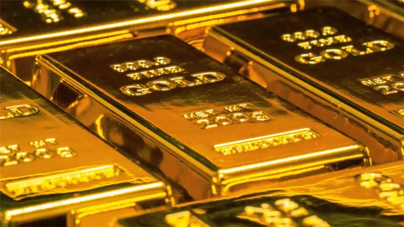 انخفاض أسعار الذهب العالمية تزامنا مع تعزيز عوائد الدولار
