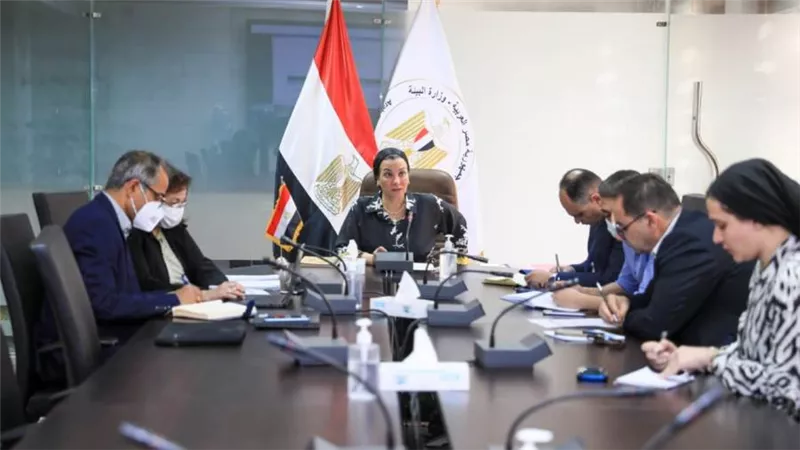 وزيرة البيئة تبحث مع بعثة البنك الدولى تقرير المناخ القطري وتمويل سياسات التنمية 