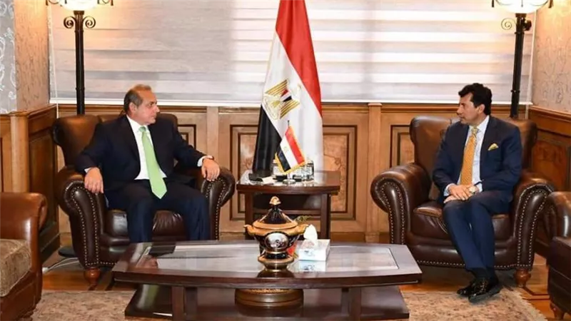 توقيع عقود إنشاء 12 فرعا للبنك الأهلي المصري بمراكز الشباب