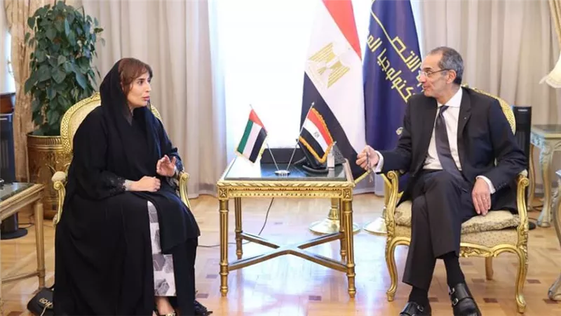 وزير الاتصالات يبحث مع سفيرة الإمارات فرص جذب الاستثمارات في مجالات الذكاء الاصطناعي والبريد