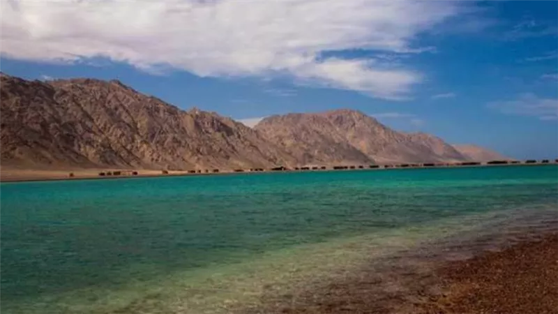 مشروعات عملاقة على أرض الفيروز.. 700 مليار جنيه استثمارات لتنمية سيناء خلال 8 سنوات