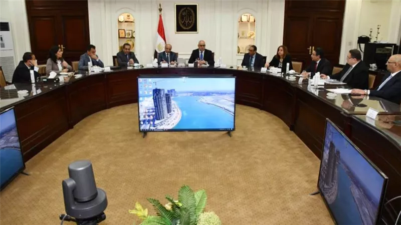 وزيرا الإسكان والعدل ومسئولوا البنك المركزي يبحثون تيسير إجراءات التمويل العقاري