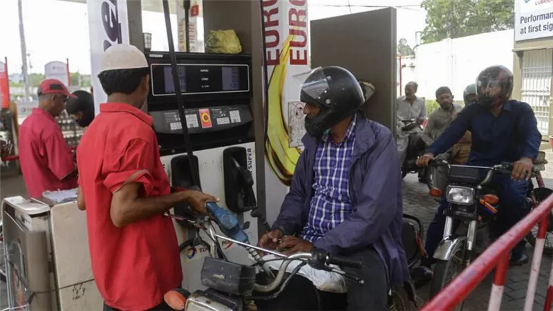 خالفت توصيات صندوق النقد.. باكستان تبقي على أسعار الطاقة