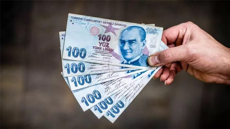 الليرة التركية تتراجع باكثر من 1% أمام الدولار بتعاملات اليوم