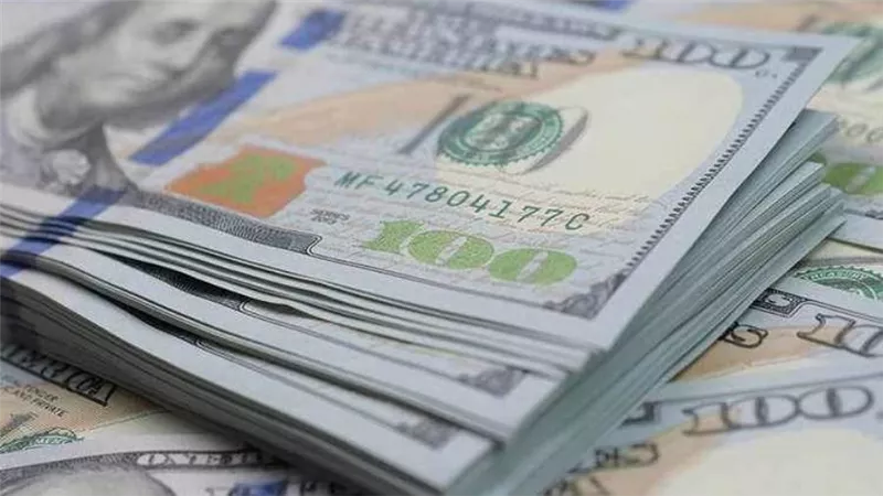 الدولار يتراجع بعد رفع بنك الاحتياطي الفيدرالي سعر الفائدة