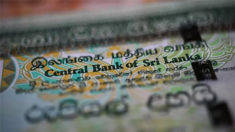 رئيس البنك المركزي السريلانكي يحذر من إنهيار إقتصادي في بلادة