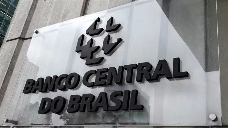 البنك المركزي البرازيلي يرفع سعر الفائدة الرئيسي إلى 12.75%