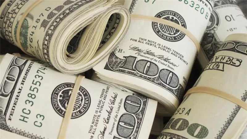 الدولار يقترب من أعلى مستوى خلال 20 عاما