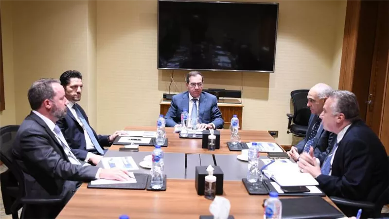 الملا يبحث تعزيز التعاون مع بيكرهيوز الأمريكية لتحسين كفاءة استخدام الطاقة