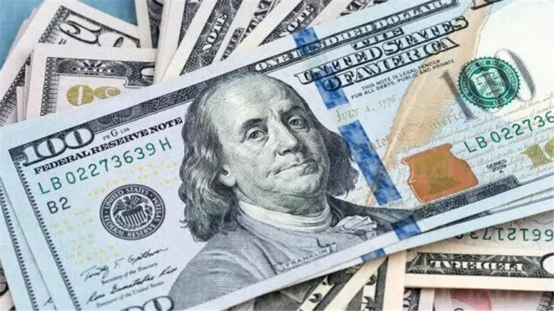 الدولار يعود إلى أدنى مستوياته في شهر