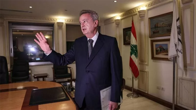 حاكم مصرف لبنان وشقيقه يقاضيان الدولة بسبب 