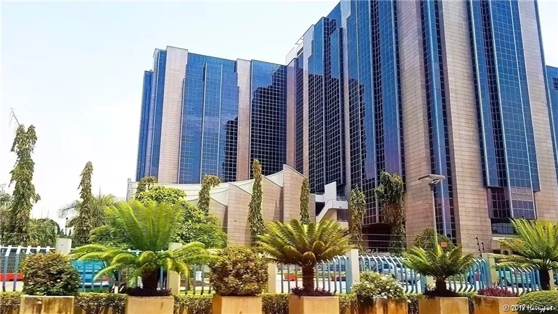 إجراءات سريعة من البنك المركزي النيجيري للتخفيف من أزمة السيولة