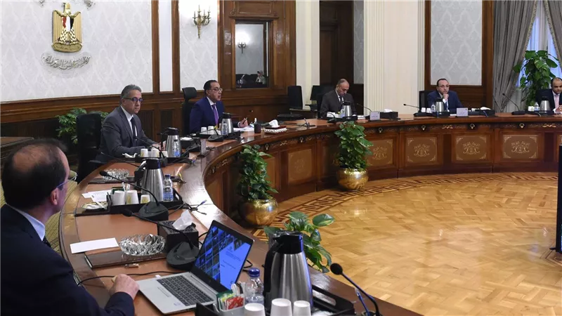 رئيس الوزراء يستعرض مسودة استراتيجية النهوض بالسياحة المصرية