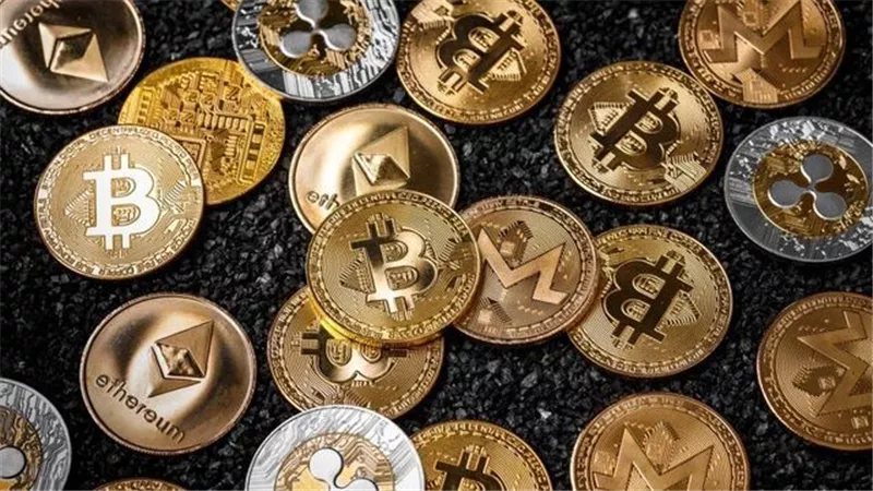 تراجع القيمة السوقية العالمية للعملات المشفرة إلى 916 مليار دولار