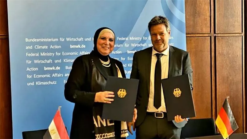 نيفين جامع ووزير الاقتصاد الألماني يوقعان إعلان نوايا مشترك لتدريب مديري الأعمال التنفيذيين