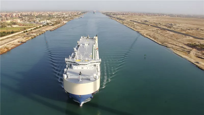 بالأرقام.. قناة السويس أهم شريان ملاحي يربط حركة التجارة بين الشرق والغرب