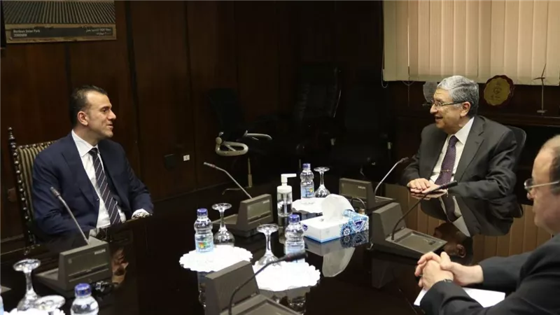 وزير الكهرباء يبحث مع شركة إماراتية الاستثمار في مصر بمجالات الهيدروجين الأخضر