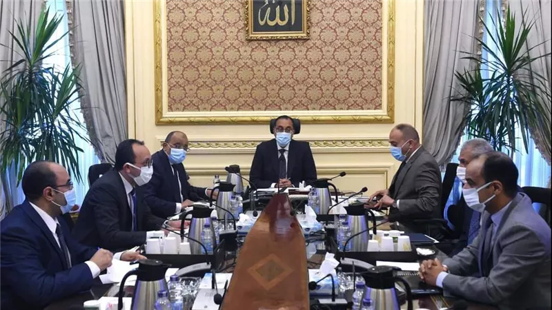 رئيس الوزراء يتابع موقف تقنين أوضاع اليد على أراضي الدولة