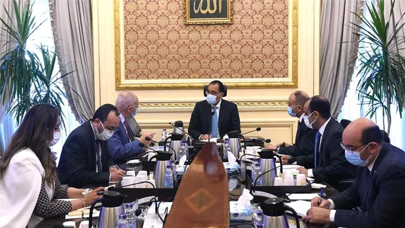 رئيس الوزراء يتابع آخر تطورات المشروعات الاستثمارية بالمنطقة الاقتصادية لقناة السويس