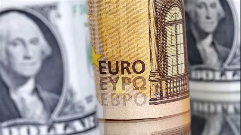 الدولار يرتفع مقابل اليورو بعد بيانات التضخم