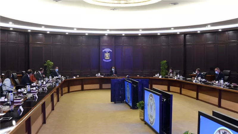 رئيس الوزراء يتابع برنامج الطروحات الحكومية في البورصة