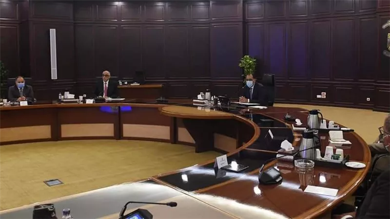 مدبولي يتابع مع عامر إجراءات البنك المركزي لاحتواء الآثار السلبية للحرب الروسية الأوكرانية