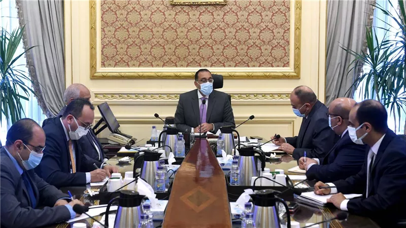 مدبولي يكلف بتوفير مليار جنيه لصرف التعويضات للمستحقين بالمحاور المرورية بالجيزة