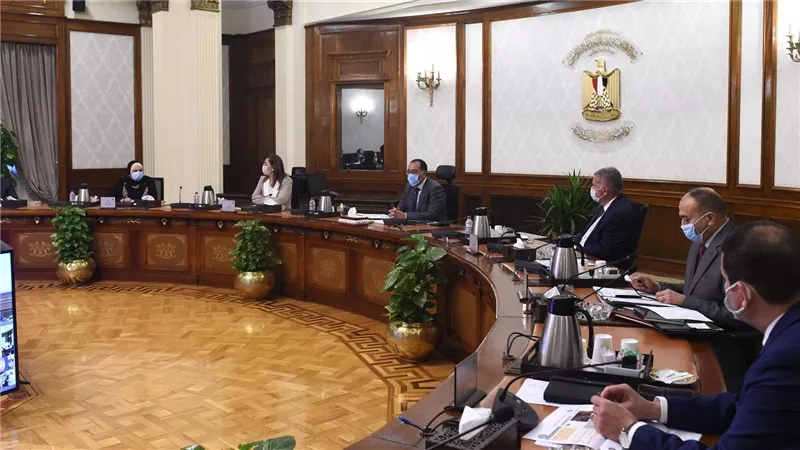 بحضور وكيل محافظ المركزي.. مدبولي يتابع منظومة النافذة الواحدة بالموانئ الجمركية ونظام ACI