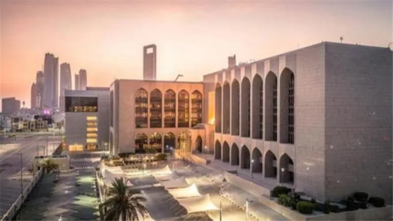 ارتفاع عدد موظفي البنوك الإماراتية إلى 34330 بالنصف الأول من 2022