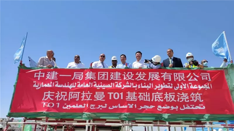 انتهاء صب الجزء الأول من الأساسات الخرسانية للبرج الأيقوني بالعلمين الجديدة