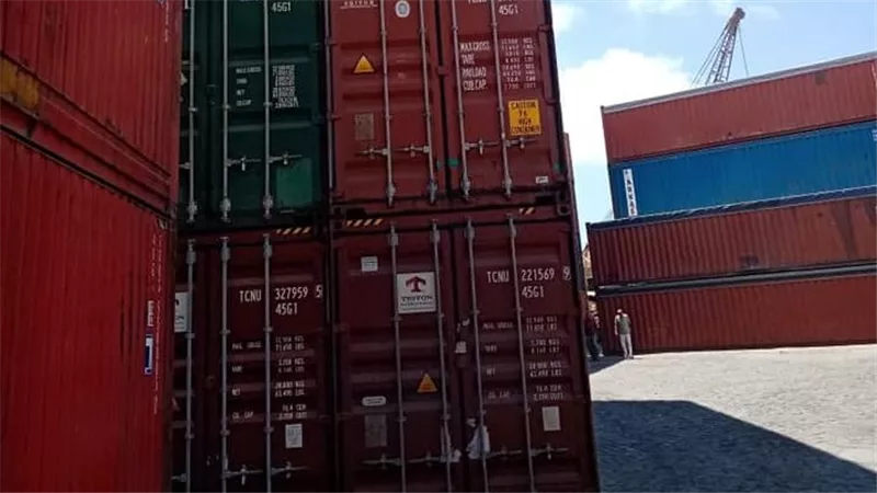 وصول أول شحنة من ماكينات الغزل والنسيج الحديثة ضمن مشروع تطوير المصانع