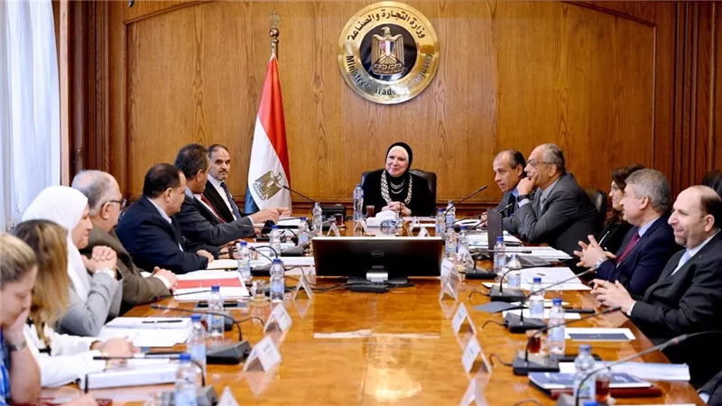 وزيرة الصناعة:حريصون على إعداد جيل من الشباب المؤهل للعمل في مجال التجارة الخارجية