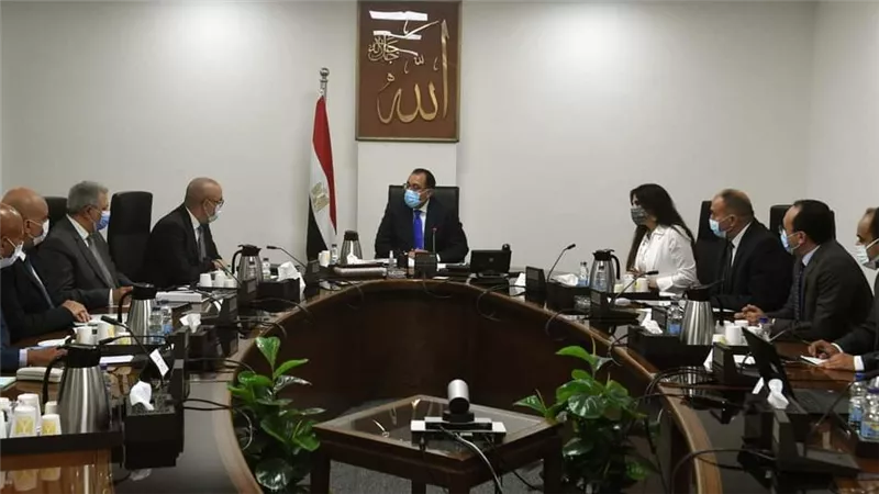 رئيس الوزراء: منح التيسيرات المطلوبة للمُصنعين لتوطين صناعة المعدات والآلات والطلمبات