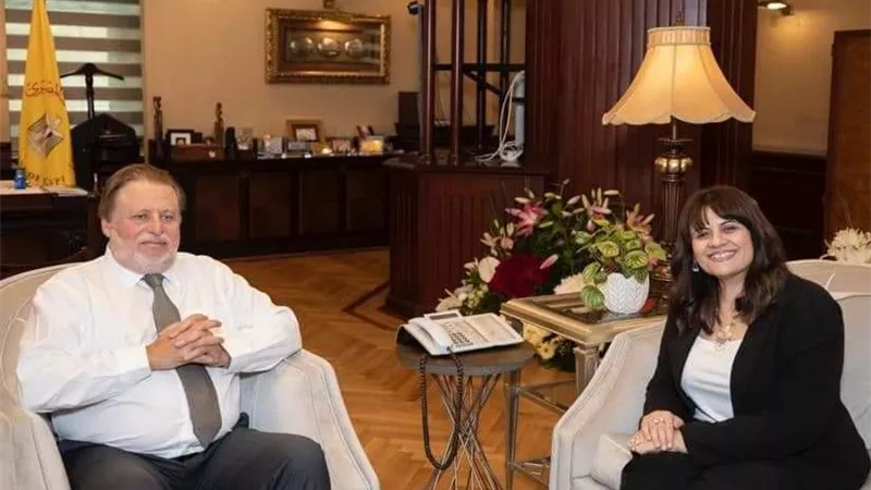 المصريون بالخارج يطالبون بطرح أوعية ادخارية تستوعب مدخراتهم وتضمن عائد متميز وتسهيل التحويلات
