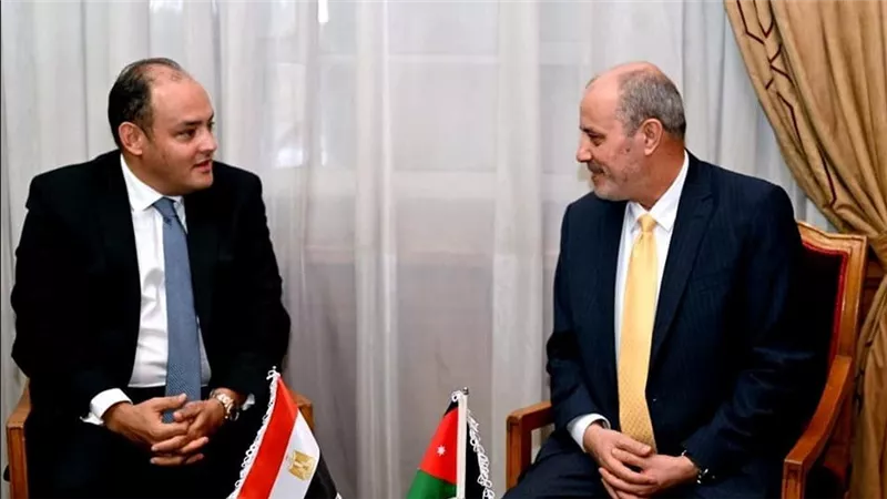 وزير الصناعة يبحث مع نظيره الأردني سبل تطوير العلاقات الاستثمارية بين البلدين
