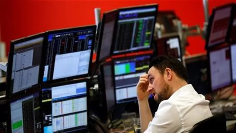 مؤشرات «المشتريات» تعكر احتفالات العيد في الولايات المتحدة وتشعل الأسواق