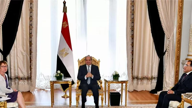 السيسي يبحث مع رئيس البنك الأوروبي لإعادة الإعمار مجالات التعاون لتحقيق التنمية الشاملة والمستدامة