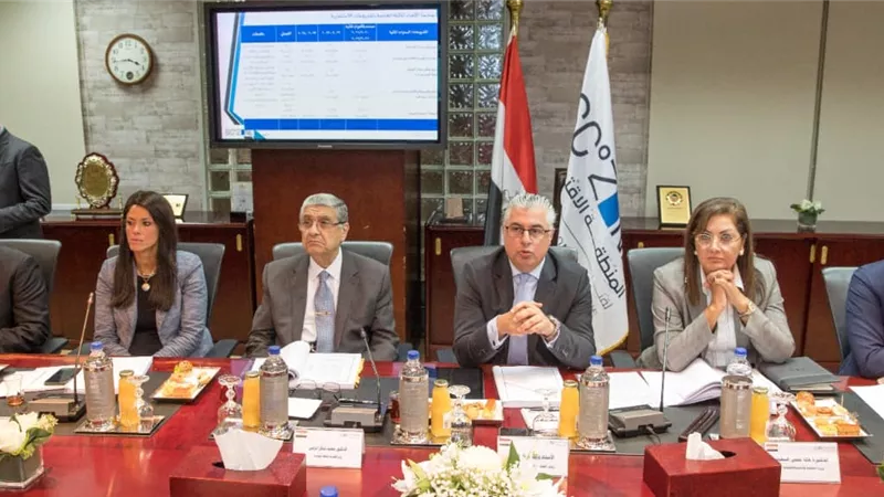 اقتصادية لقناة السويس توافق على مشروعات جديدة بالمناطق الصناعية والموانئ التابعة