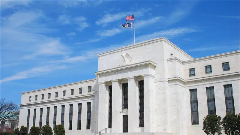 الاحتياطي الفيدرالي: يتوقع زيادة الفائدة لتصل إلى 4.40% في 2022
