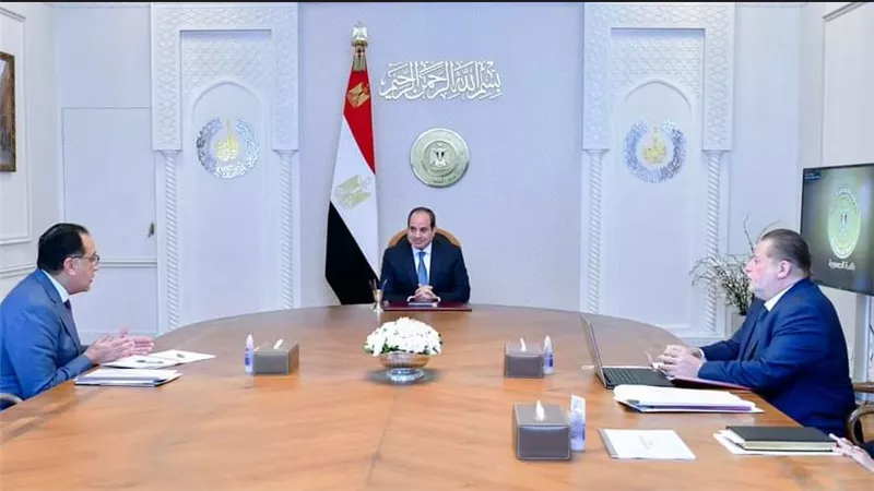 الرئيس السيسي يستعرض مع محافظ المركزي مؤشرات السياسة النقدية ومبادرات جذب الاستثمارات الخارجية