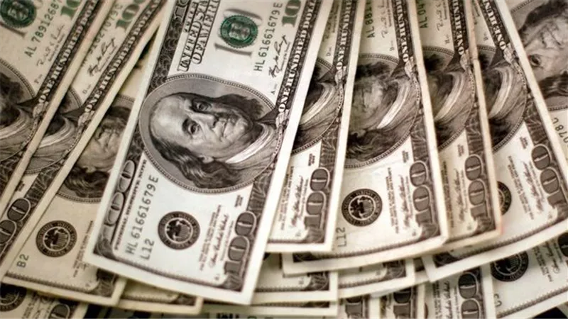 تراجع الدولار مع انخفاض العائدات الأمريكية
